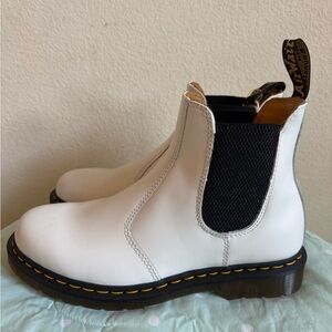 NWT Dr. Martens  White Boots style 2622B Women’s size 11 / Mens size 10